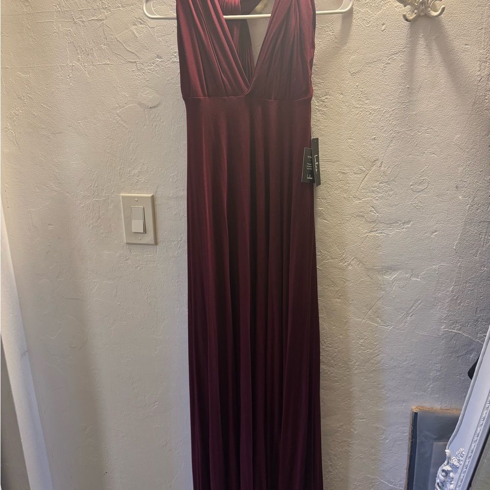 Elegant Burgundy Maxi Dress
